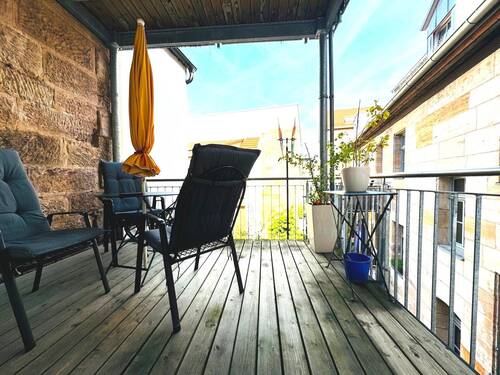 Balkon - Hochwertige 3 Zimmer Wohnung im sanierten Baudenkmal, großes Bad, Parkettboden und Balkon zentral in Fürth.