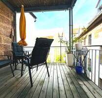 Hochwertige 3 Zimmer Wohnung im sanierten Baudenkmal, großes Bad, Parkettboden und Balkon zentral in Fürth.