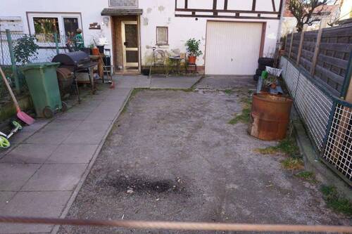 Stellplatz vor dem Haus.JPG - 