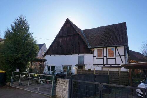 Straßenansicht vom Haus.JPG - *** Einfamilienhaus in ruhiger Wohnlage mit größerem Platzbedarf ***