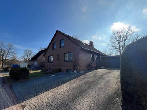 Hausansicht - Straße - 5 Zimmer Einfamilienhaus zum Kaufen in Stade