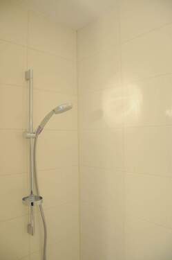 Duschbadewanne mit Glaswand - 