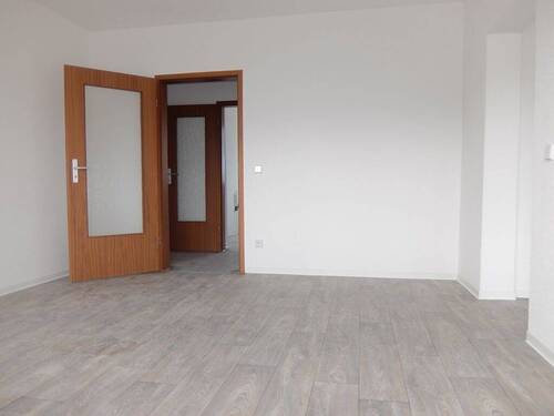 Muster Wohnzimmer_Blick zur Tür - 