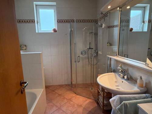 Neuwertiges Vollbad - 