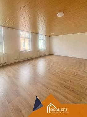 Wohnzimmer - Zentrumsnahe 2 Zimmer Wohnung in Oelsnitz. Besichtigung am 5.6.26