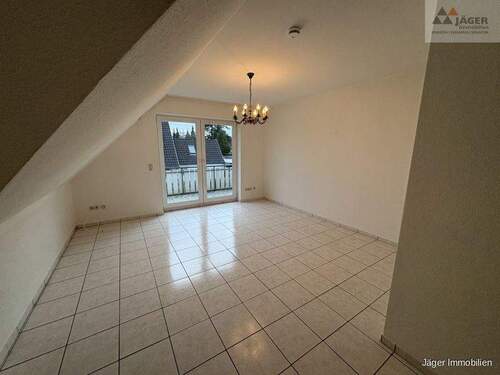 großes Wohnzimmer - 3 Zimmer Etagenwohnung in Ganderkesee