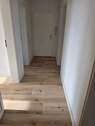 Flur Blick zur Wohnungstüre - 