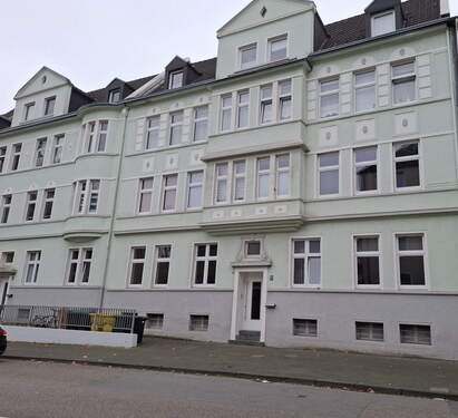 Aussenansicht.jpg - !!!! Moderne 3-Zimmerwohnung im Altbau, DG mit Balkon !!!!
