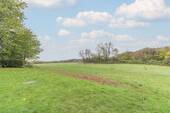 Blick ins Grüne vom Hauseingang - 