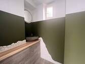 Bad mit WC und Handwaschbecken - 