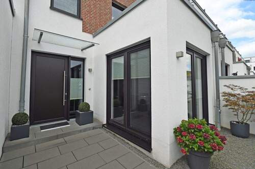 Vorderansicht - 7 Zimmer Reihenmittelhaus zum Kaufen in Essen