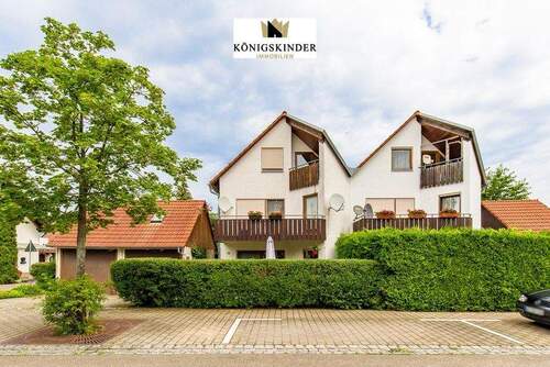 Hausansicht (links) - Attraktiv, freundlich und hell! 2-Zi.-DG-Wohnung mit Garage in ruhiger Lage von Eislingen.