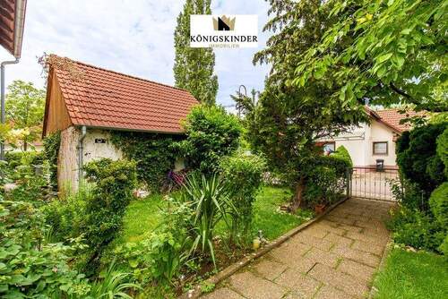 Hauszugang von der Straße - 2 Zimmer Etagenwohnung zum Kaufen in Eislingen/Fils