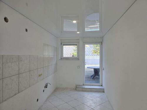 Küche ETW 4 mit Tür Terrasse - 