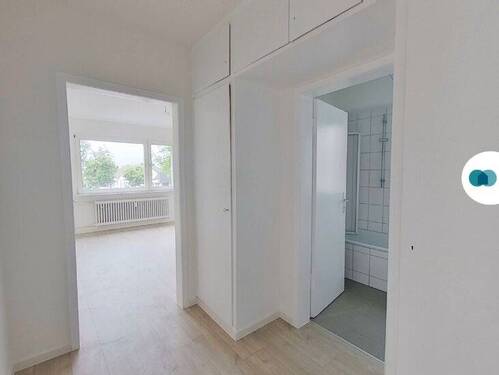 Flur mit Einbauschränken - 