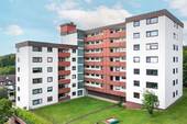 Gebäudeansicht - Panoramablick am Waldrand: Großzügiges 4-Zi.-Raumwunder mit Garage und Stellplatz in Renningen.