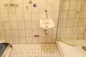 Bad mit Dusche - 