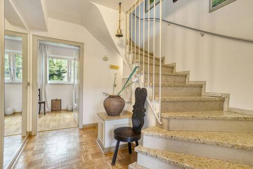 Treppenhaus - Doppelhaushälfte mit 193,00 m² in Düsseldorf zum Kaufen