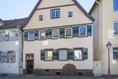 Straßenansicht - 7 Zimmer Mehrfamilienhaus, Wohnhaus in Neuenbürg