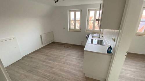 Küche und Zugang Wohnzimmer - 3 Zimmer Etagenwohnung in Forchheim