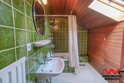Bad im Dachgeschoss - 