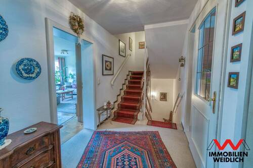 Flur im Erdgeschoss - 6 Zimmer Reihenmittelhaus in Vaterstetten