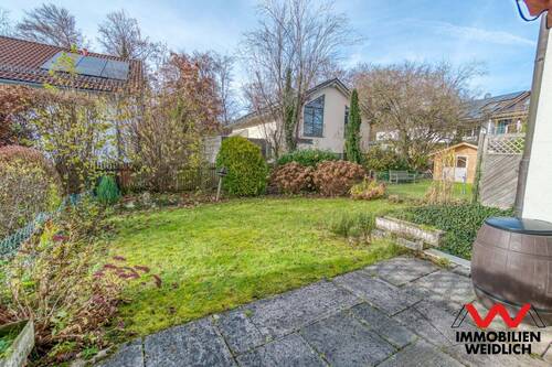 Terrasse mit Blick in den Garten - 