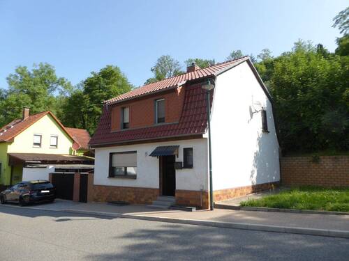 Vorder- und Seitenansicht - 4 Zimmer Mehrfamilienhaus, Wohnhaus zum Kaufen in Unterwellenborn