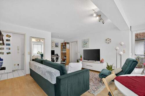 Wohnzimmer - 2 Zimmer Etagenwohnung zum Kaufen in Karlsruhe