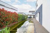 Terrasse mit Teich - 