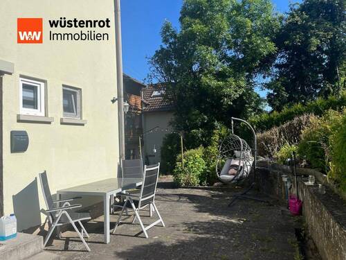 Platz für Freunde und Familie vor dem Eingang - 