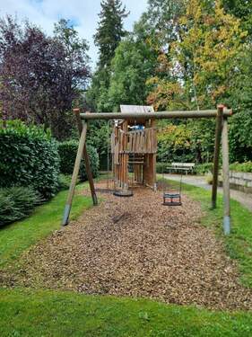 Spielplatz der Wohnanlage - 