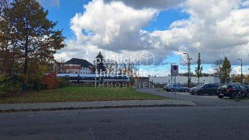 Blick vom Grundstück Richtung Bahngleise - 