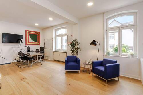 Arbeiten mit Stil & Ambiente - 7 Zimmer Mehrfamilienhaus, Wohnhaus zum Kaufen in Usingen