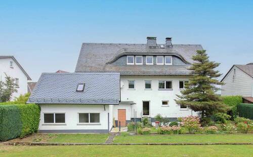 Außenansicht - Ein Zuhause voller Wärme und Möglichkeiten - großzügiges Einfamilienhaus mit Traumgarten in Driedorf