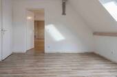 Büro 1. Obergeschoss - 7 Zimmer Mehrfamilienhaus, Wohnhaus in Fürth