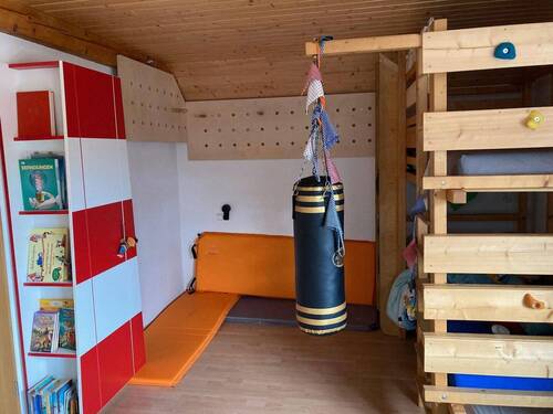 Schlafzimmer 3 - Etagenwohnung mit 127,00 m² in Otterbach zur Miete