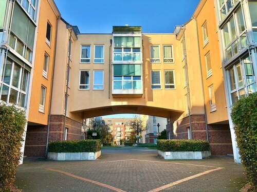 Außenansicht Vorne - 2 Zimmer Etagenwohnung in Düsseldorf