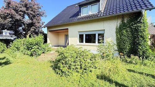 Blick vom Garten zum Haus - 