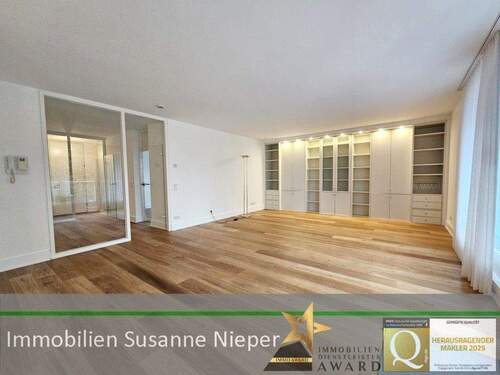 Wohnzimmer - Hochwertige Komfortzone im Herzen von Ohligs mit Aufzug, Einbauküche, Garage