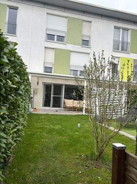 Blick vom Garten zum Haus - 