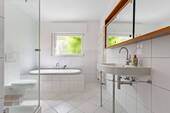 Erdgeschoss - Bad - 