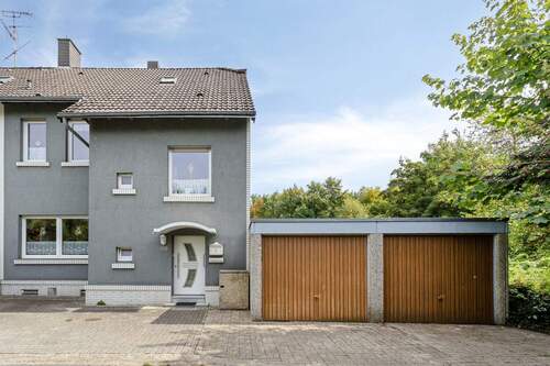5 Strassenansicht - 5 Zimmer Doppelhaushälfte zum Kaufen in Herne