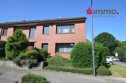 Titelbild mit Logo - Großzügiges Einfamilienhaus mit Garage im Stadtzentrum