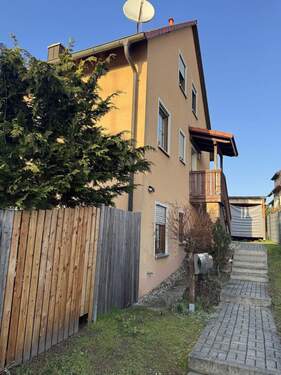 Außenansicht_Eingangsbereich - 2 Zimmer Etagenwohnung in Weisendorf / Nankendorf