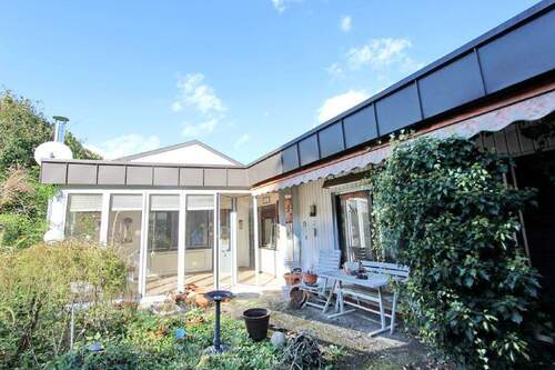 Bild1 - Bungalow mit großem Garten und altem Baumbestand