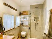 Bad mit Dusche - 