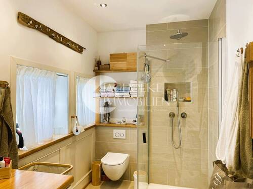 Bad mit Dusche - 