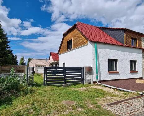 Blick-auf-Grundstück.jpg - Doppelhaushälfte, viel Wohnfläche & Garten, Ausbauplanung vorhanden