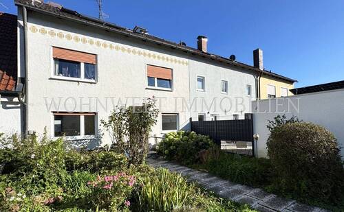 Hausansicht - Renovierungsbedürftiges Reihenhaus in ruhiger Lage von Freising Lerchenfeld